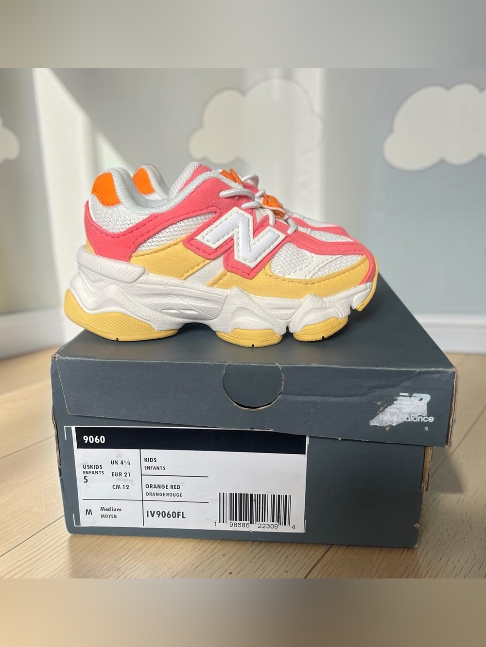 New Balance 9060 Infants Size 5 (US) Brand NEW